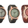 3 montres en bois avec le bracelet en nylon vert et bordeaux