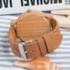 Montre uni en bois avec bracelet en cuir